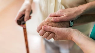 Der Kanton Glarus muss das neue Pflege- und Betreuungsgesetz, das die Landsgemeinde 2021 angenommen hat, per 1. Januar 2023 umsetzen.