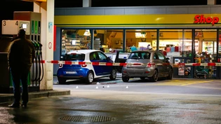 Sonntag, 22. Oktober 2017, in Flums an einem der Tatorte. Ein 17-jaehriger Mann verletzt mehrere Personen mit einer Axt – zuerst auf dem Postplatz und dann bei diesem Tankstellenshop.