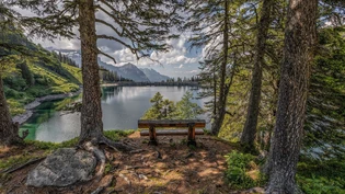 Auszeit: Diese Bank am Garichtisee lädt zum Verweilen ein – einfach den Moment und die Aussicht geniessen. Auszeit: Diese Bank am Garichtisee lädt zum Verweilen ein – einfach den Moment und die Aussicht geniessen.