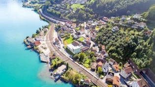 «Achillesferse im Tiefenwinkel»: Die Glarner Regierung zeigt sich schon länger unzufrieden mit dem einspurigen Abschnitt (oberer Bildrand) bei Mühlehorn.