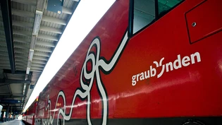 Graubünden durchqueren: Die roten Züge sind für viele Reisende wichtig, die kein Auto besitzen oder bewusst darauf verzichten. 