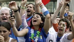 Grosse Fussballparty: Nicht nur die Anhängerinnen und Anhänger von Weltmeister Italien sind 2006 bestens gelaunt.