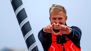 Zufrieden: Oliver Heer startet ohne Zwischenfälle in die Vendée Globe.