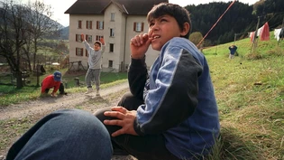 Im Juni stellten noch vier Personen in Graubünden einen Antrag auf Asyl. AuslŠnder, Kinder, Kind, Asyl, FlŸchtlinge