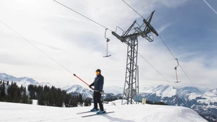 Auch kleine Skigebiete wie jenes in Grüsch Danusa öffnen in den nächsten Wochen ihre Piste. Skigebiet Grüsch Danusa Skifahrer Skilift