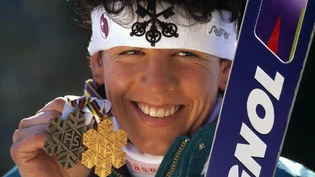Vreni Schneider zeigt am 1. Februar 1991 ihre Bronze- und Goldmedaille. Schneider Vreni, Vreni Schneider, Ski, Medaille, Sport,Schneider