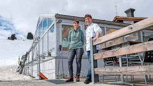 Martina und Markus Dönz verkaufen die Skihütte in Oberurmein. Martina und Markus Dönz verkaufen die Skihütte in Oberurmein.