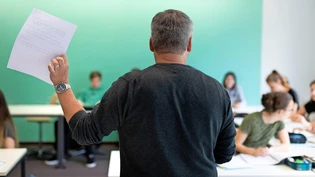 Lehrpersonen, die bereits bei der Stadt Chur angestellt sind, werden auswärtige Dienstjahre weiterhin nicht voll angerechnet. Lehrpersonen, die bereits bei der Stadt Chur angestellt sind, werden auswärtige Dienstjahre weiterhin nicht voll angerechnet.