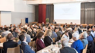 Besuch der Bürgergemeinden: Präsident Fredi Stocker begrüsst die Gäste der Delegiertenversammlung. Besuch der Bürgergemeinden: Präsident Fredi Stocker begrüsst die Gäste der Delegiertenversammlung.