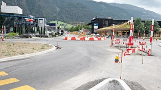 Nicht nur den Belag erneuert: Die «ewige Baustelle» auf der Churer Rossbodenstrasse ist bald Vergangenheit. Nicht nur den Belag erneuert: Die «ewige Baustelle» auf der Churer Rossbodenstrasse ist bald Vergangenheit.