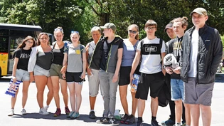 Diese 3. Realklasse von Klassenlehrerin Vroni Kamber aus Linthal ist startklar für die Schulreise ins Klöntal. Diese 3. Realklasse von Klassenlehrerin Vroni Kamber aus Linthal ist startklar für die Schulreise ins Klöntal.