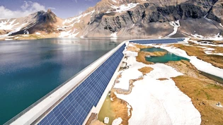 Rückständig? In Glarus Süd plant der Stromkonzern Axpo die grösste Solarstromanlage der Alpen. Rückständig? In Glarus Süd plant der Stromkonzern Axpo die grösste Solarstromanlage der Alpen.