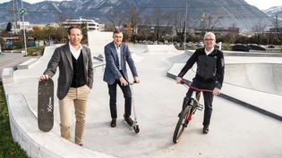 Zufrieden: Thierry Jeanneret vom Amt für Volksschule und Sport, Markus Lamprecht vom Observatorium Sport und Bewegung und Regierungsrat Jon Domenic Parolini (von links) präsentieren den Bericht «Sport in Graubünden 2020». Zufrieden: Thierry Jeanneret vom Amt für Volksschule und Sport, Markus Lamprecht vom Observatorium Sport und Bewegung und Regierungsrat Jon Domenic Parolini (von links) präsentieren den Bericht «Sport in Graubünden 2020».