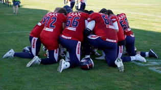 Geschlossen: Die Offensive Line stimmt sich vor der Partie auf das Spiel ein. Geschlossen: Die Offensive Line stimmt sich vor der Partie auf das Spiel ein.