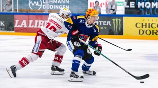 In der Verfolgung: Lakers-Verteidiger David Aebischer (in Weiss) versucht, Freiburgs Topskorer Marcus Sörensen am Abschluss zu hindern. In der Verfolgung: Lakers-Verteidiger David Aebischer (in Weiss) versucht, Freiburgs Topskorer Marcus Sörensen am Abschluss zu hindern.