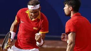 Noch ist er da: Rafael Nadal ballt nach der zweiten Runde im Doppel mit Carlos Alcaraz die Faust. Noch ist er da: Rafael Nadal ballt nach der zweiten Runde im Doppel mit Carlos Alcaraz die Faust.