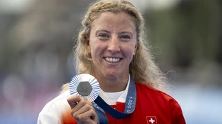 Silber: Julie Derron präsentiert stolz ihre Medaille. Silber: Julie Derron präsentiert stolz ihre Medaille.