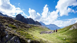 Der Sommer kann kommen: Die Bündner Landschaft – hier oberhalb der Albulapassstrasse – soll dank der neuen Lockerungen auch diesen Sommer viele Gäste anziehen.
