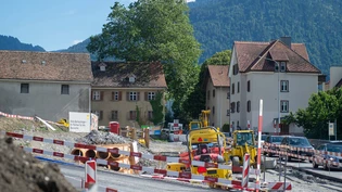 Bauarbeiten sind im Gang: Ein weiterer Teil der Churer Masanserstrasse wird verbreitert sowie mit einer Bus- und Velospur ausgestattet. Bauarbeiten sind im Gang: Ein weiterer Teil der Churer Masanserstrasse wird verbreitert sowie mit einer Bus- und Velospur ausgestattet.