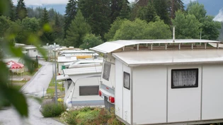 Viele Gäste: Campingplätze wie hier in Flims sind auch in diesem Sommer gut gebucht. Viele Gäste: Campingplätze wie hier in Flims sind auch in diesem Sommer gut gebucht.