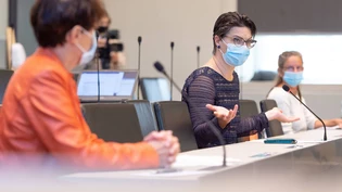 Ausweitung der Impfkampagne: Schulinspektorin Manuela Della Ca'-Tuena, Kantonsärztin Marina Jamnicki, Doris Braun, Oberärztin Pädiatrie (von links) informieren über die Covid-Impfung bei Jugendlichen. Ausweitung der Impfkampagne: Schulinspektorin Manuela Della Ca'-Tuena, Kantonsärztin Marina Jamnicki, Doris Braun, Oberärztin Pädiatrie (von links) informieren über die Covid-Impfung bei Jugendlichen.