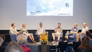 Diskussion: Moderator Stefan Flury mit Simona Barmettler, Peter Oberholzer, Andrea Baumann, Pietro Cattaneo und Bruno Hirschi (von links). Diskussion: Moderator Stefan Flury mit Simona Barmettler, Peter Oberholzer, Andrea Baumann, Pietro Cattaneo und Bruno Hirschi (von links).
