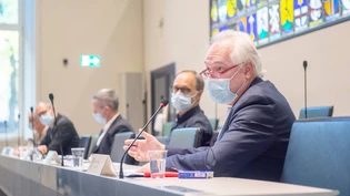 Unerwartet und überraschend: Peter Philipp (rechts) erklärt, wie das Gesundheitszentrum Schiers den Covid-Ausbruch Mitte Oktober erlebt hat. Unerwartet und überraschend: Peter Philipp (rechts) erklärt, wie das Gesundheitszentrum Schiers den Covid-Ausbruch Mitte Oktober erlebt hat.
