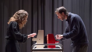 Bündner Kulturpreisfeier in Sumvitg: Vera Kappeler und Peter Conradin Zumthor, die mit dem Anerkennungspreis ausgezeichnet wurden, umrahmen die Feier musikalisch. Bündner Kulturpreisfeier in Sumvitg: Vera Kappeler und Peter Conradin Zumthor, die mit dem Anerkennungspreis ausgezeichnet wurden, umrahmen die Feier musikalisch.