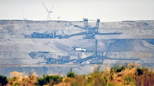Keine GKB-Finanzierung: Unternehmen, die mehr als fünf Prozent des Umsatzes mit Kohleabbau – hier Tagebau im deutschen Hambacher Forst – erwirtschaften, sind bei der GKB «ausgeschlossen». Keine GKB-Finanzierung: Unternehmen, die mehr als fünf Prozent des Umsatzes mit Kohleabbau – hier Tagebau im deutschen Hambacher Forst – erwirtschaften, sind bei der GKB «ausgeschlossen».