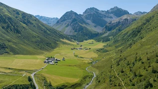 Kein Konflikt mehr mit dem Bikesport: Mitte Juni haben am Davoser Rinerhorn (rechts) die Arbeiten am neuen Wegabschnitt für Wanderinnen und Wanderer begonnen. Kein Konflikt mehr mit dem Bikesport: Mitte Juni haben am Davoser Rinerhorn (rechts) die Arbeiten am neuen Wegabschnitt für Wanderinnen und Wanderer begonnen.