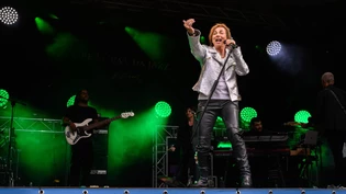 «Dammi la mano»: Gianna Nannini fordert das Publikum zum Mitsingen auf. «Dammi la mano»: Gianna Nannini fordert das Publikum zum Mitsingen auf.