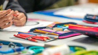 Ausgerüstet: Die Stifte für die Mathematikaufgaben liegen bereit. Ausgerüstet: Die Stifte für die Mathematikaufgaben liegen bereit.