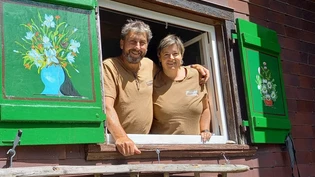 Ungewisse Zukunft: Andreas und Heidi Zimmermann, die Gastgeber im «Naturfründehhus Mettmen», hoffen, dass ihre Zufahrtsstrasse bald wieder offen ist. Ungewisse Zukunft: Andreas und Heidi Zimmermann, die Gastgeber im «Naturfründehhus Mettmen», hoffen, dass ihre Zufahrtsstrasse bald wieder offen ist.