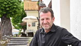 Kaum eine ruhige Minute: Sein Restaurant in Filisur muss Pietro Lazzara momentan im Alleingang über die Runden bringen.