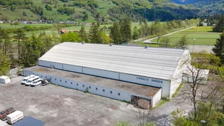 Fast einstimmiger Kaufentscheid: Die Eishalle Grüsch soll per 1. August in den Besitz der Gemeinde Grüsch übergehen.