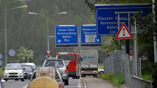 Glimpflich ausgegangen: Während Bauarbeiten bei der Lichtsignalanlage in Näfels ist durch einen Bagger eine Gasleitung beschädigt worden. Glimpflich ausgegangen: Während Bauarbeiten bei der Lichtsignalanlage in Näfels ist durch einen Bagger eine Gasleitung beschädigt worden.