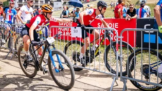 Eventuell wieder zusammen am Start an der WM in Schottland: Anina Hutter schickt Teamkollege Nino Schuter an der WM 2022 im Teamevent auf den letzten Streckenabschnitt.