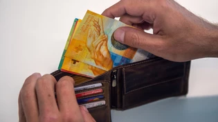 Nicht überall akzeptiert: Geschäfte müssen kein Bargeld annehmen, wenn sie darauf aufmerksam machen. Nicht überall akzeptiert: Geschäfte müssen kein Bargeld annehmen, wenn sie darauf aufmerksam machen.