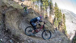 Adrenalinkick: Downhill-Mountainbiken ist abwechslungsreich, birgt aber auch viele Risiken. Adrenalinkick: Downhill-Mountainbiken ist abwechslungsreich, birgt aber auch viele Risiken.