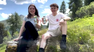 Schoggibaum: Für einen Werbespot sind Heidi (Anuk Steffen) und Geissenpeter (Quirin Agrippi) wieder gemeinsam vor der Kamera. Schoggibaum: Für einen Werbespot sind Heidi (Anuk Steffen) und Geissenpeter (Quirin Agrippi) wieder gemeinsam vor der Kamera.