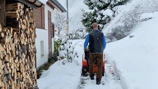 25 Zentimeter: In Linthal reicht der Schnee für den Einsatz einer Schneeschleuder. 25 Zentimeter: In Linthal reicht der Schnee für den Einsatz einer Schneeschleuder.