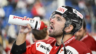 Mit dem Team Canada Stammgast in Davos: Chris DiDomenico gönnt sich am Spengler Cup einen Schluck aus der Trinkflasche. Mit dem Team Canada Stammgast in Davos: Chris DiDomenico gönnt sich am Spengler Cup einen Schluck aus der Trinkflasche.