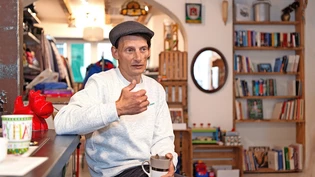 Hat einiges zu erzählen: Raniero Pangaro  lässt in seinem «Mercato brocante» in Thusis sein Leben als Drogenabhängiger Revue passieren. 