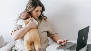 Starke Nerven: Eine Karriere zu haben und Mutter zu sein, kann auf Dauer zu einer grossen Belastung werden. Starke Nerven: Eine Karriere zu haben und Mutter zu sein, kann auf Dauer zu einer grossen Belastung werden.