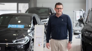 Wird nicht mehr lange in Netstal anzutreffen sein: Weil er sein Autohaus an die Garage Tondo verkauft hat, wird Daniel Sauter nur noch bis Juni Autohändler sein.