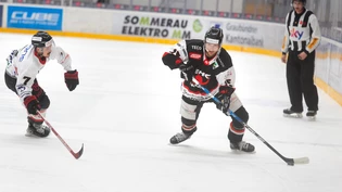 Alles unter Kontrolle: Chur-Angreifer Ronny Dähler (rechts) setzt sich gegen Sascha Inniger vom EHC Thun zur Wehr.