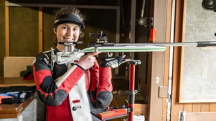 Bester Dinge: Martina Herrli beim Training in der Schiessanlage Islen in Davos.