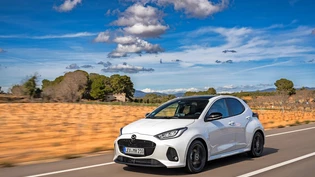 Kompakt und wendig: Der Mazda 2 Hybrid eignet sich primär für den Stadt- und Agglomerationsverkehr. 