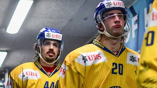 An der WM sind sie Gegner: Normalerweise gehen Matej Stransky (links) und Michael Fora – hier am Spengler Cup 2022 – gemeinsam für den HC Davos aufs Eis.