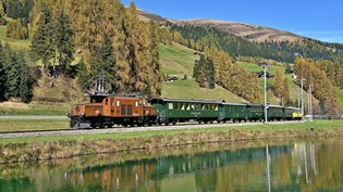 Rattert gemächlich über die Schienen: die Krokodil-Lokomotive. Rattert gemächlich über die Schienen: die Krokodil-Lokomotive.